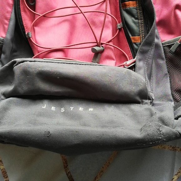 Pink North Face Jester backpack - Picture 7 of 7